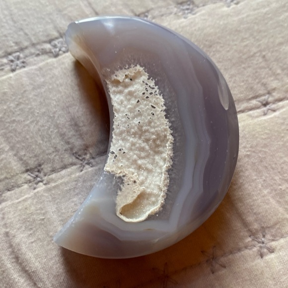 Agate Druzy Moon. GORGEOUS 🔥. Sparkling. Bluish grey tones with bright druzy/wt - Picture 3 of 17